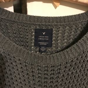 American Eagle Gray Jegging Sweater